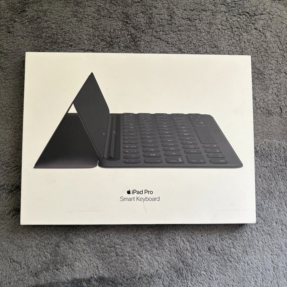 Apple iPad Pro Smart Keyboard 10.5” | Model A1829 | With Box